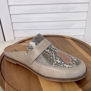 TAOS Footwear Taupe Snakeskin Royal Slider Mule New Size  8